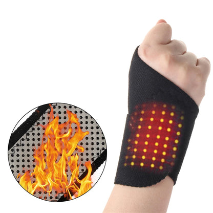 Handgelenkbandage angelegt am Handgelenk, zeigt perfekte Passform und verstellbaren Klettverschluss für individuellen Komfort