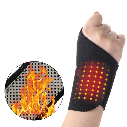 Handgelenkbandage angelegt am Handgelenk, zeigt perfekte Passform und verstellbaren Klettverschluss für individuellen Komfort